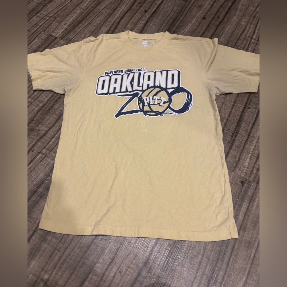 Pitt Panthers Oakland Zoo Short Sleeve Shirt Adult Medium NCAA Basketball